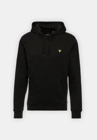 Sudadera negra de algodón con bolsillo tipo canguro, capucha ajustable con cordones y un pequeño logotipo amarillo en el pecho. Textura suave.