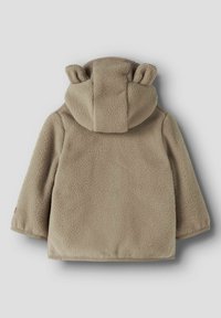 Giacca in pile beige per bambini con cappuccio, dotata di due piccole orecchie in tessuto, vista da dietro su uno sfondo semplice.
