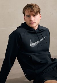 Nike Performance HOODIE - Jersey con capucha - black