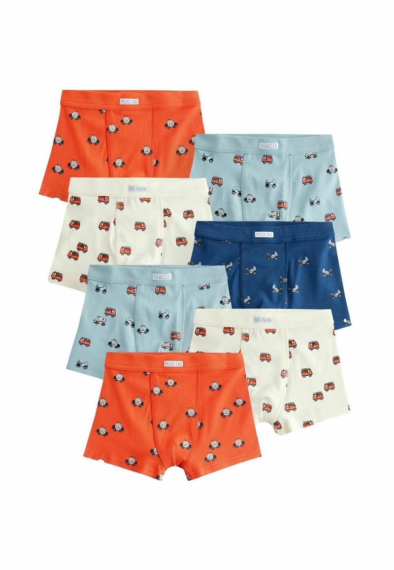Set di otto boxer in cotone per ragazzi in rosso, azzurro chiaro, blu navy e crema, con motivi giocosi di veicoli e morbidi elastici in vita.