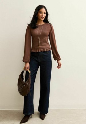 - Bluzka z długim rękawem