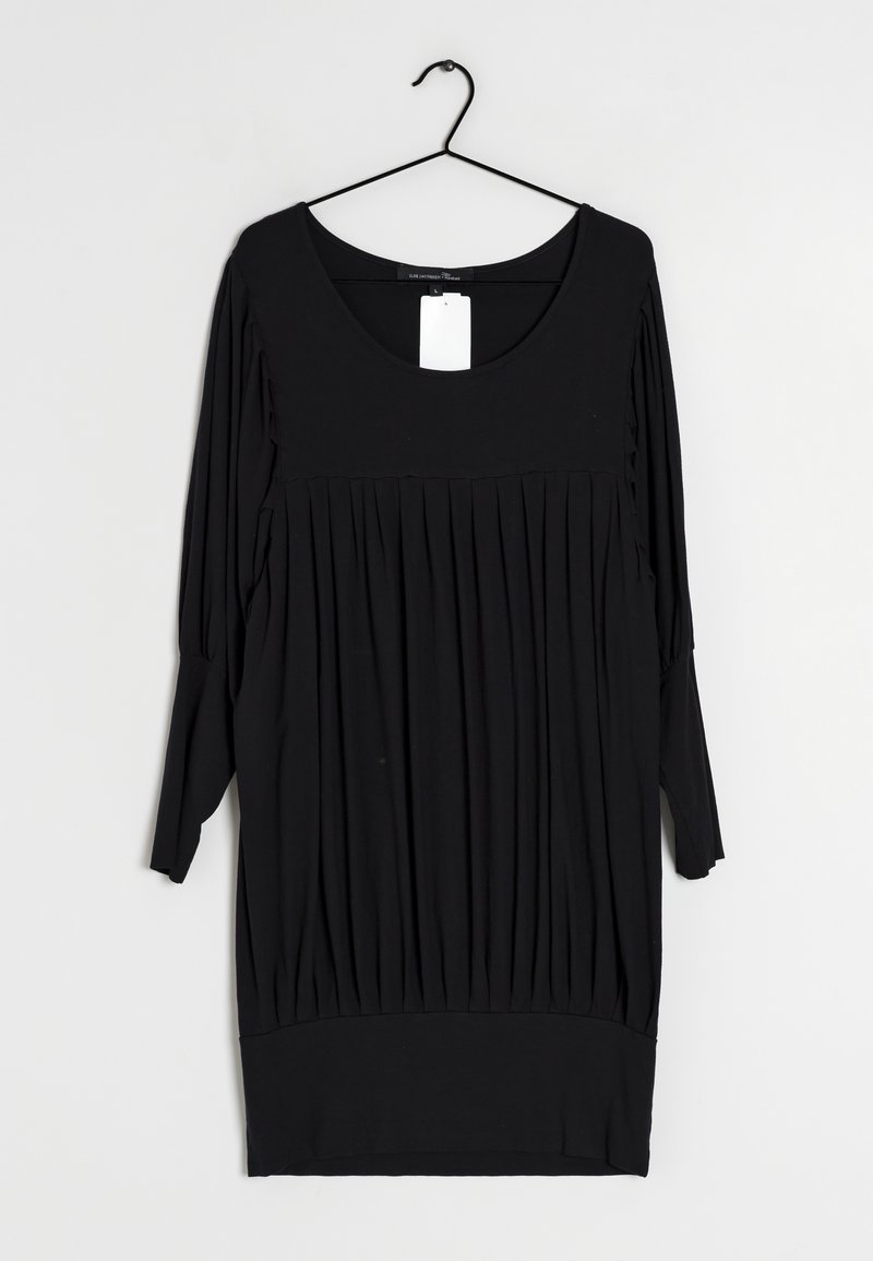 Robe noire à manches longues avec un décolleté en U, ornée de plis horizontaux sur le corsage et une ourlet ajusté. Étiquette visible.