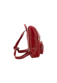 Zaino in pelle rossa con finitura lucida, due tasche frontali con zip, spallacci regolabili e silhouette arrotondata.