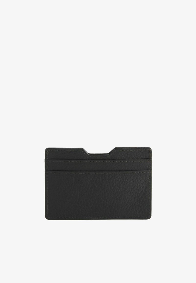 Porte-cartes en cuir noir texturé avec trois fentes horizontales et une encoche centrale sur le bord supérieur pour un accès facile aux cartes.