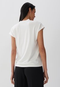 someday. KELCY - T-shirt basic - milk