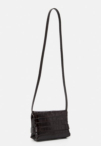 Victoria Beckham BUCKLE MINI CHAIN POUCH LONG STRAP - Vakarsomiņa - espresso
