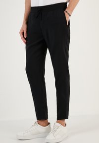 Buratti - REGULAR FIT - Pantalones - black Imagen en miniatura 1