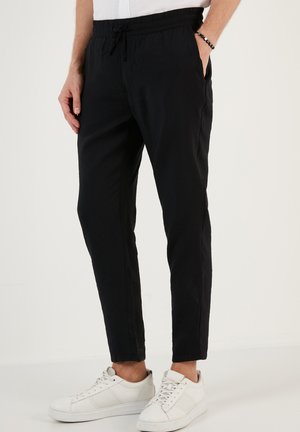 REGULAR FIT - Broek - black