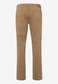 Pantalon marron droit vu de dos avec deux poches arrière et une ceinture à passants sur fond blanc.