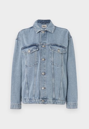 Giacca di jeans azzurro chiaro con chiusura a bottoni, due tasche sul petto e colletto classico. Tessuto texturizzato con dettagli di cucitura visibili.