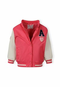 Veste universitaire pour enfants rose et crème avec boutons-pression, poignets et ourlet rayés, et écussons avec la lettre "A" et un cœur sur le devant.