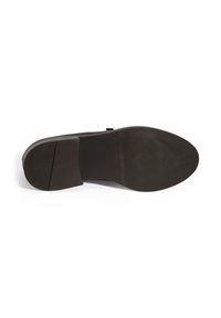Zwarte schoenzool met een blokhak, met een gestructureerd oppervlak en ribbelpatroon. Materiaal lijkt rubberachtig voor grip en duurzaamheid.