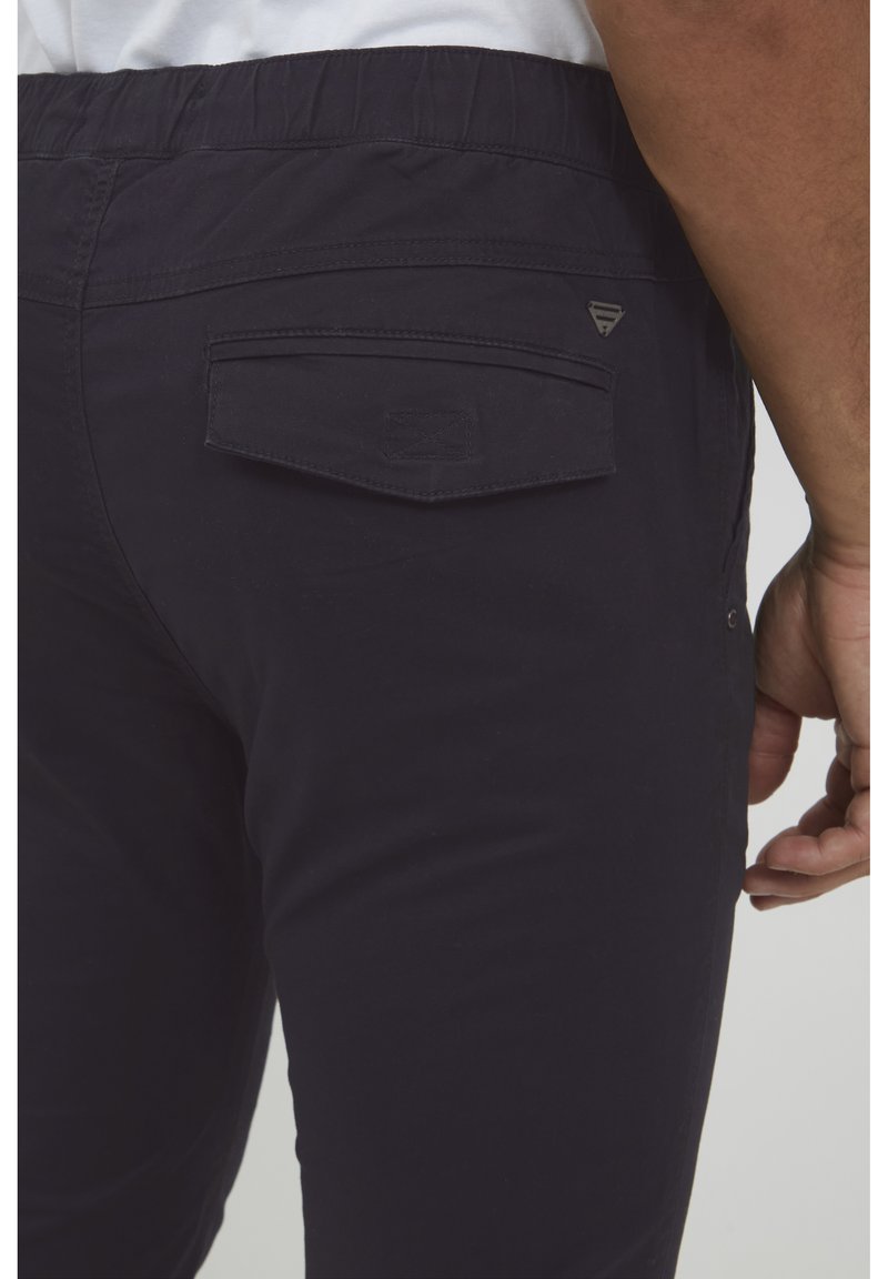 Herren Trainingsanzüge | 11 Project Jogginghose black/schwarz - XN94326 Herren Trainingsanzüge | 11 Project Jogginghose black/schwarz - XN94326