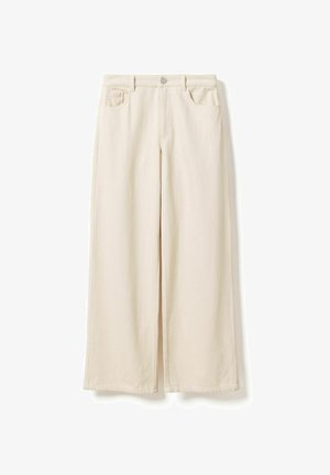 Roomy broek in crèmekleur met brede pijpen, aan de voorkant voorzien van een knoop, riemlussen, en zakken aan de voorkant en voor muntjes, getoond tegen een witte achtergrond.
