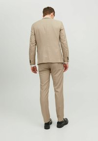 Jack & Jones PREMIUM JPRSOLARIS NOOS SET - Ülikond - pure cashmere