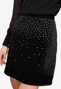 REGULAR FIT - HOTFIX EMBELLISHED  - Mini skirts  - black