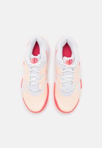 Nike Performance COURT LITE 4  - Tenisice za sve terene - white/hot punch/crimson tint/aster pink