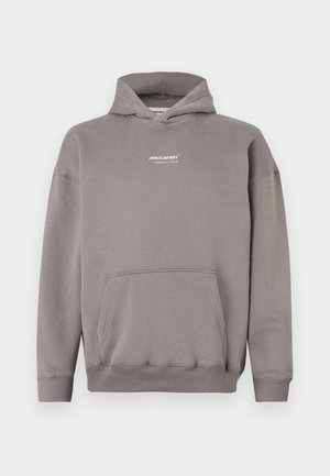Szara bluza z kapturem, z kieszenią z przodu i małym białym logo "McLaren Formula 1 Team" na piersi.
