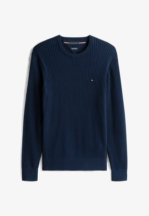 Suéter de cuello redondo acanalado en azul marino con mangas largas y un pequeño logotipo bordado de Tommy Hilfiger en el pecho.