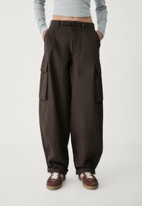 Stradivarius Cargobroek - dark brown