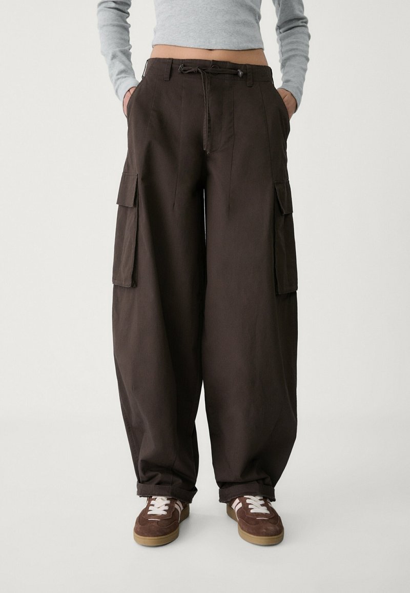 Stradivarius Cargobroek - dark brown
