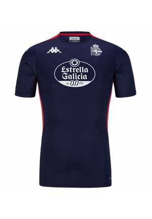 Maglia sportiva blu scuro con maniche corte, accenti laterali rossi e un grande logo bianco "Estrella Galicia" sul davanti. Marchio Kappa visibile.