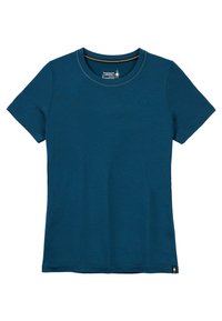T-shirt teal a maniche corte realizzato in un tessuto morbido, con scollatura rotonda e un piccolo etichetta con logo in basso a sinistra.