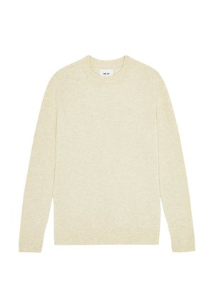 Hellbeige gestrickter Pullover mit langen Ärmeln, gerippter Textur und Rundhalsausschnitt. Das Etikett im Kragen zeigt "NN. 07". Einfaches Design.