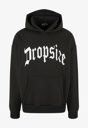 Zwarte hoodie met een grote witte "Dropsize" graphic in een vet lettertype. Voorzien van een zak aan de voorkant en ribbelboorden en onderrand.