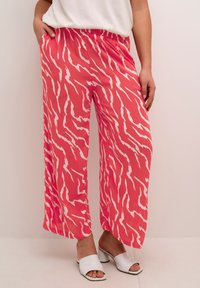 Kaffe KADACIA AMBER - Kalhoty - cayenne ant white zebra print