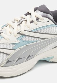 Puma MORPHIC - Cestná bežecká obuv - warm white/frosted dew