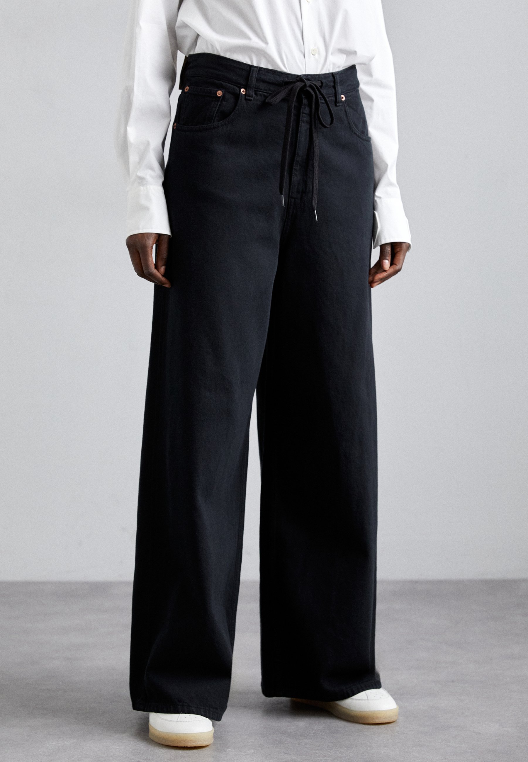 MM6 Maison Margiela PANTS 5 POCKETS - Relaxed fit jeans - black  