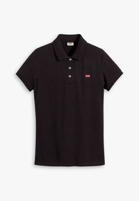 Černé polo tričko vyrobené z bavlny, s límečkem, třemi knoflíky a červenou nášivkou Levi's na levé části hrudi. Krátké rukávy.