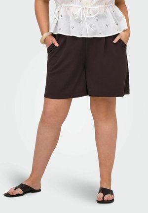 ONLY Carmakoma SHORTS NORMAL GESCHNITTEN SHORTS - Short - black coffee
