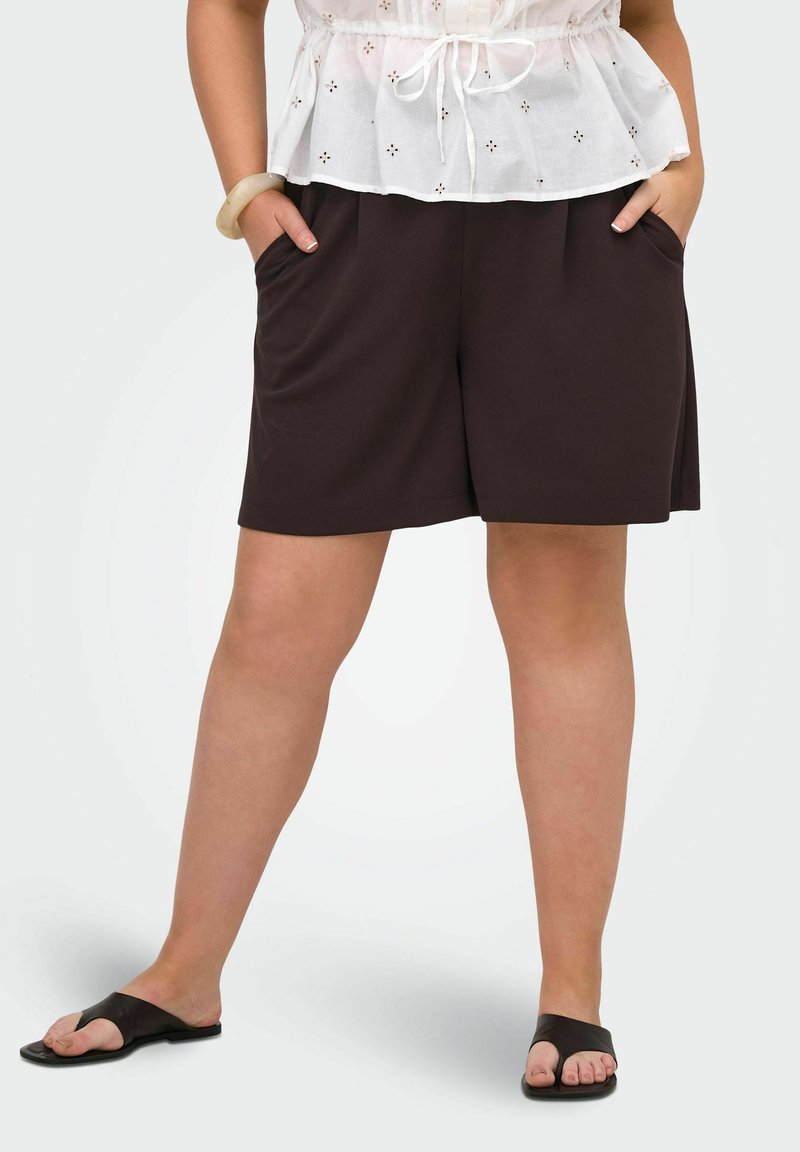 Drawstring Lock Slide Shorts ONLY Carmakoma SHORTS NORMAL GESCHNITTEN SHORTS - Shorts - black coffee ...