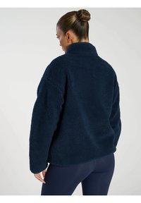 Unselected, nvy
