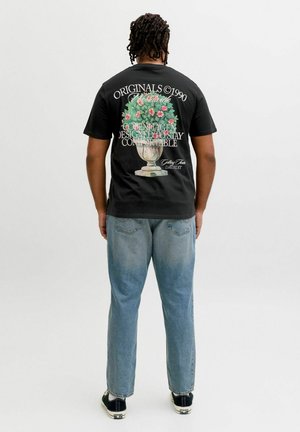 - T-shirt z nadrukiem