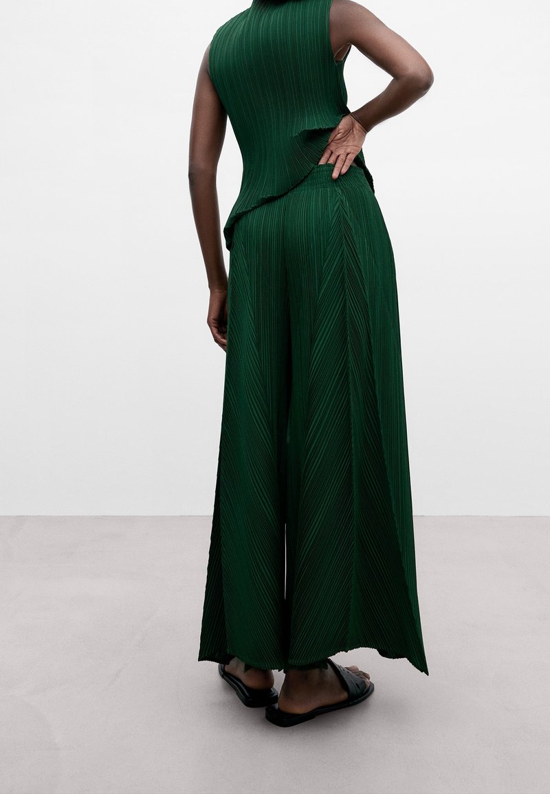 ADOLFO DOMINGUEZ Trousers - dark green - (Pre-owned) - Zalando.ie