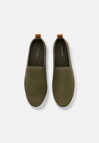 Pier One UNISEX - Sapatos sem atacadores - khaki