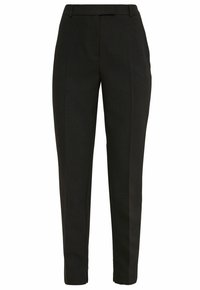 Pantalons noirs ajustés avec une coupe slim, présentant une texture lisse, des plis sur le devant et une taille avec passants de ceinture. Sans poches.