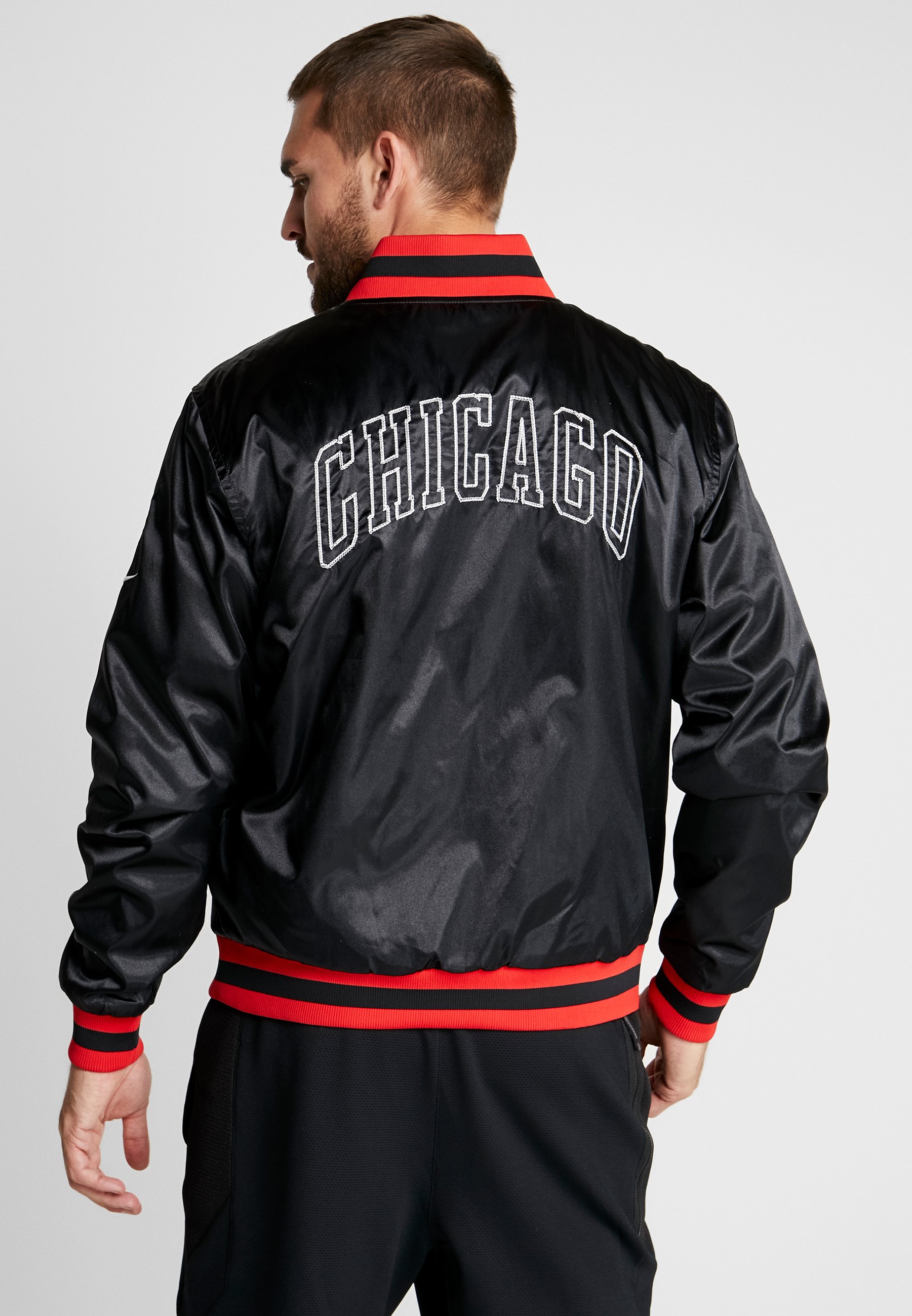 NBA CHICAGO BULLS REVERSIBLE COURTSIDE JACKET Vereinsmannschaften blackwhite NBA CHICAGO BULLS REVERSIBLE COURTSIDE JACKET Vereinsmannschaften blackwhite