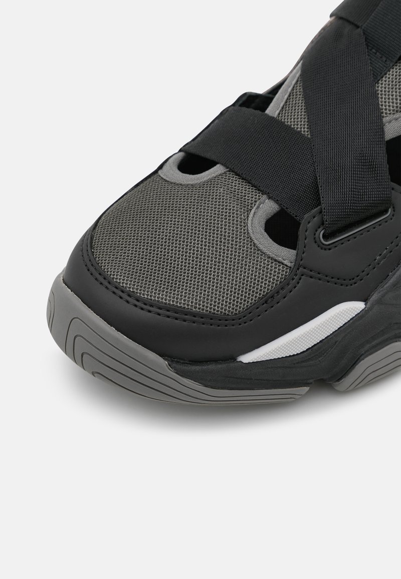 Herren Sneaker low | HUGO QUAKE Sneaker low open grey/grau - IH01440 Herren Sneaker low | HUGO QUAKE Sneaker low open grey/grau - IH01440