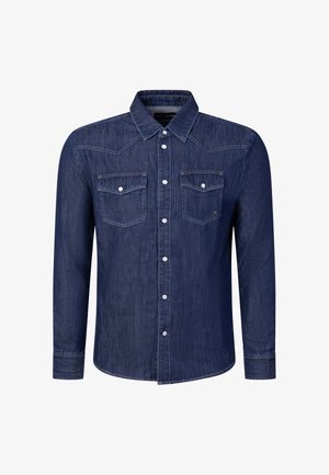 Dunkelblaues Denim-Hemd mit langen Ärmeln, Druckknöpfen, zwei aufgesetzten Fronttaschen und klassischem Kragen.