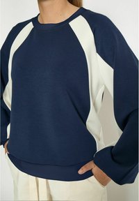 PEPPERCORN DICETTE  - Mikina - black iris