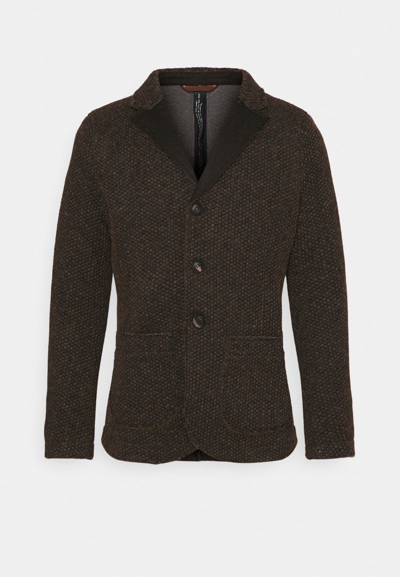 Brązowa teksturowana kurtka z wyciętym kołnierzem, trzema guzikami i dwoma przednimi kieszeniami. Wykonana z tkaniny tkanej z subtelnymi wzorami.
