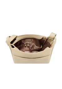 Borsa a mano in pelle beige con una texture liscia, caratterizzata da un ampio interno e tasche. Tracolla regolabile e dettagli in metallo lucido.
