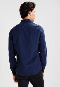 Jack & Jones JORGAVIN SLIM FIT - Camisa - navy blazer
