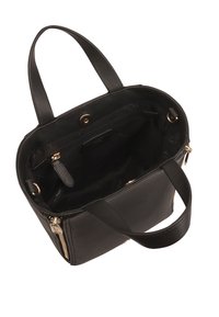 Zwarte leren handtas met een gestructureerde afwerking, voorzien van twee handvatten, een ritsvak en gouden accenten aan de binnenkant.