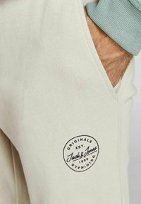 Jack & Jones JJIGORDON JJSHARK - Dresside alumine osa - moonbeam