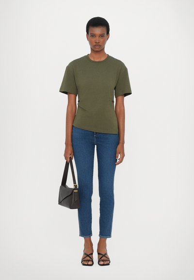 CLOSED DRAPED - Basic T-shirt - forest green